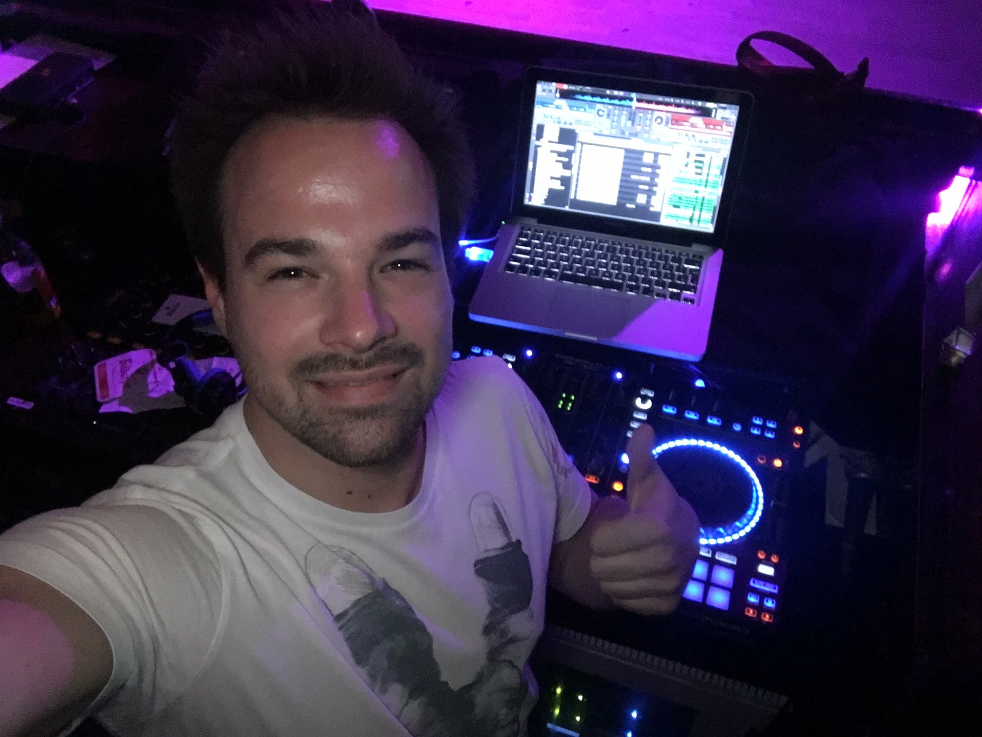 DJ René Braun in den frühen Jahren am Pult – Erfahrung entsteht Abend für Abend