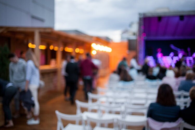 people_are_watching_concert_classical_music_daylight_outdoor_enviroment_blurred_image